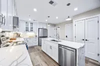 Old Town Alexandria NEW Modern "5 Min Walk to Metro" 2 Bed 2.5 Bath Free Parking