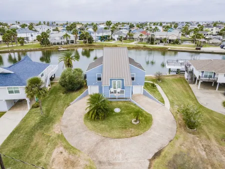 Spacious home on main canal.