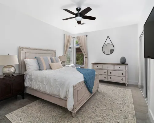 Elegant Birdhouse Cabin with 🔥Heated🔥 Cowboy Pool Hotels in Kyle
