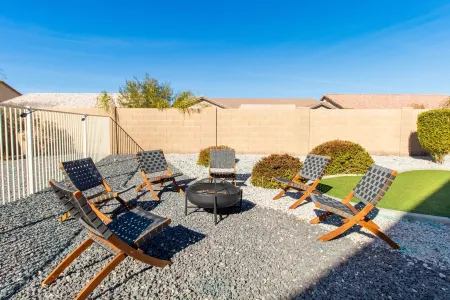 Kid Friendly - 5 BDR Home - Heated Pool - Mini Golf