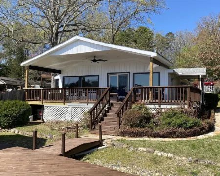 Lake Hamilton Lakefront! Main Channel Large Decks & Boat Dock! Spectacular View! Hotels in Piney