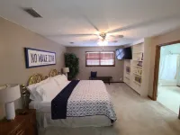 Pascagoula River 🌞Sun Rise Views🌄 Boat Slip🎣🚤 Golf nearby⛳️Near I-10..Quiet Hotels in Gautier