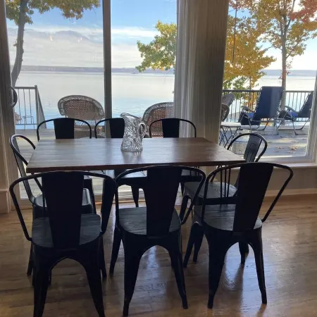Smith's Lake House, Built 2021, Enjoy Spectacular Sunrises, 4 Bedroom 2 Bathroom