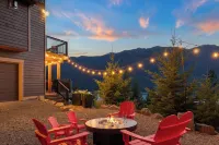 A PNW dream! Hot Tub, Views, Firepits, Games, Hiking and Epic Location!