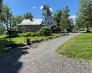 Charming, Updated 3 Bedroom Farmhouse Farm Stay.