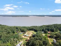 Enid Lake's studio in Plum Point, .5 mile from boat ramp