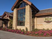 Riverstone Condo by Lake Cda~King Bed, Walk to Shops & Dining, Close to Downtown