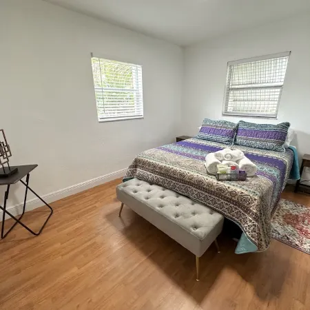 House with hot tub near the Beach. We’re pet-friendly!