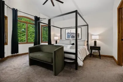 5 BD Pool/Golf Sim/Hot Tub/Sauna/Movie Theatre/Game Room