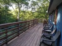 5 BR*On 7 Acres* HUGE Gameroom* Hot Tub* King Bed *10 mins to Sugar Mtn*