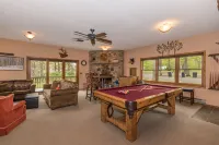 Hot Tub, Fishing, Lake Front-Relax! Retreat Sleeps 20 - Homestays