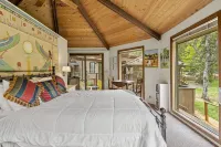 Rogue River frontage: private deck & hot tub, exciting interior, river dock, FUN