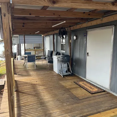 Hilltop Hideaway on Lake Darbonne