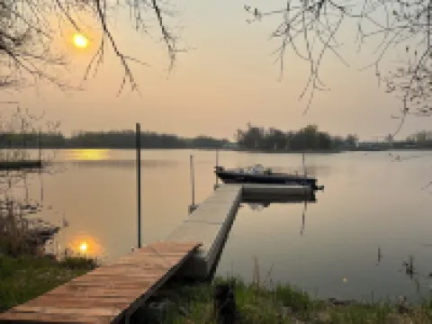 Waterfront Cabin on Bostic Bay Hotels in Lake of the Woods County