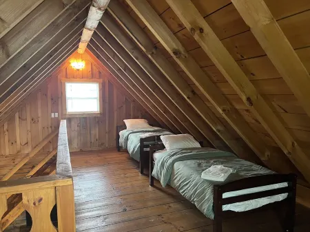 Yellow Banks Log Cabin With Waterfront Views