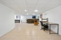 Family Getaway 2BR/2BA with Sauna - Air Hockey - Bar