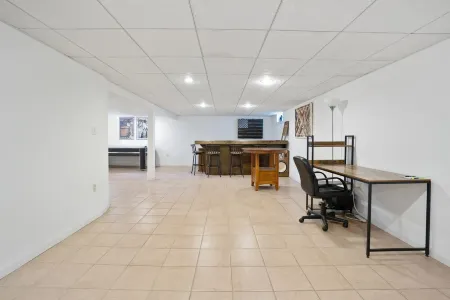 Family Getaway 2BR/2BA with Sauna - Air Hockey - Bar