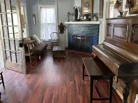 Spacious 5 Bedroom House On Double Lot In Lakeside One Block From The Lake! Hotele w: Marblehead