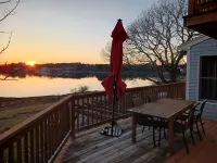 Riverfront house  with  kyacks  fire pit and gym Hotels in Wareham