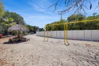 Discover marine wonders nearby, stay at our Tavernier 2-bedroom condo