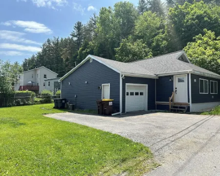 Lake House on Saratoga Lake Hotels in Malta