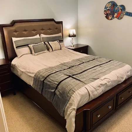 Gated Condo Community and Personal parking, Near campus, WIFI, Washer/Dryer