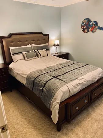 Gated Condo Community and Personal parking, Near campus, WIFI, Washer/Dryer