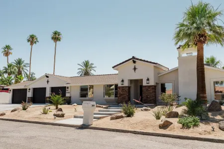 Golf Course Luxury, Views w/Heated Pool & Spa, Mini Putt, Near Marina