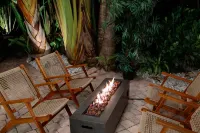 THE TERRACOTTA, Heated Pool! Close to 5th Ave and Beaches