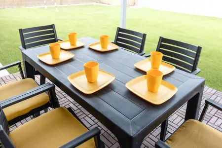 The Desert Inn - Centrally located home. 4BR with pool. Sleeps up to 10! Отели рядом с достопримечательностью «Painting with a Twist»