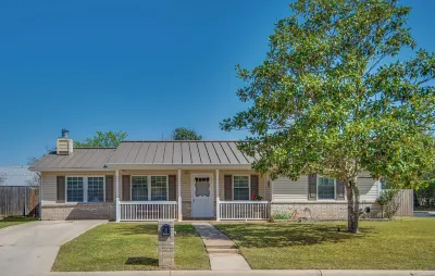 Quiet, cozy and comfortable 3BR home on cul-de-sac close to downtown Boerne, TX