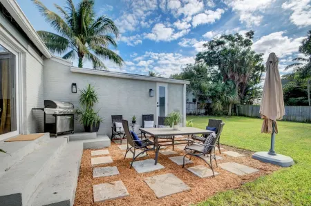 Black Flamingo: Flamingo Park Walkable, Pet Friendly, Fenced In Yard Отели рядом с достопримечательностью «Downtown West Palm Beach»