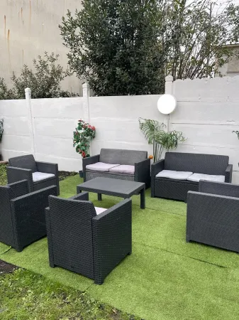 Nice house with a large garden not overlooked Отели рядом с достопримечательностью «Hippodrome d'Enghien-Soisy»