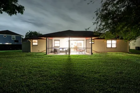 Modern Oasis: Tranquil Living in Royal Palm Beach Отели рядом с достопримечательностью «Royal Palm Beach Commons Park»