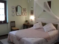 Alpi Apuane:colored flat in ancient farmhouse 4km from the sea and near the Alps Hotels in Seravezza