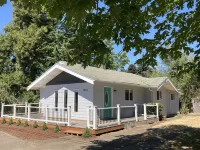 Entire Home & Fenced Yard For Family & Pets