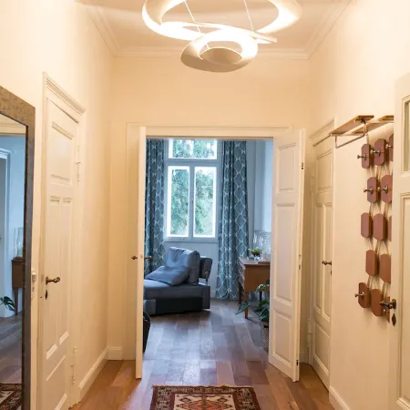 Living with Flair in the Villa des Artistes
