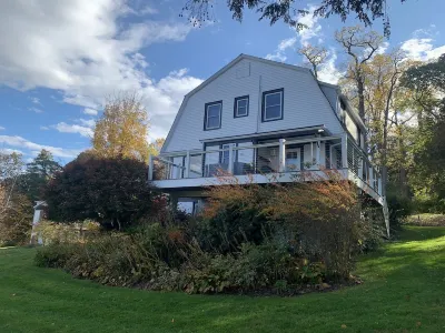 The Huron- large family friendly home with unforgettable views