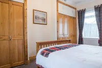 Tranquil Pippin Scottish Cottages with Hot Tub