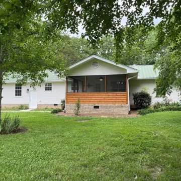 Farmhouse - A private sanctuary Hayride included with 3 or more nights