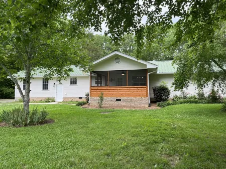 Farmhouse - A private sanctuary Hayride included with 3 or more nights