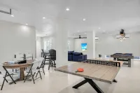 New!Luxurious & spacious waterfront 4 bedroom house in Marathon with endless fun Hotels in Marathon