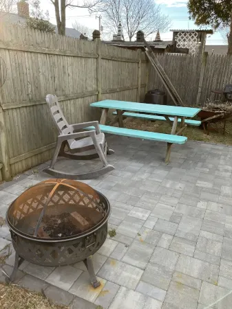 2 Story Beach House with full screen porch - Short walk to beach Отели в г. Маршфилд