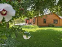 Cozy Log Home Hotels in Como