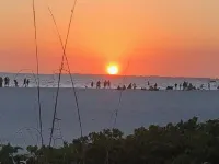Newly Renovated Cozy 1 BR only 200 yards to the white sandy beach Hotels near Leanis