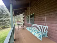 Spruce Moose Lodge: creek-front rustic cabin in the San Juan National Forest