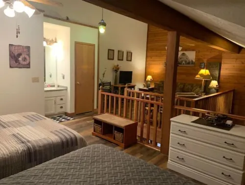 Cozy Fall Creek Cabin