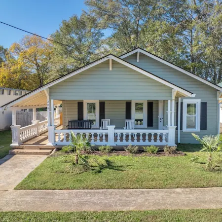 Renovated Bungalow 1 Block from Downtown Seneca! 7 miles from Clemson!