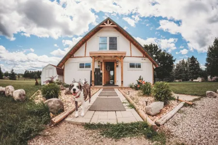 Annie's Place- Newly renovated with EV charging.