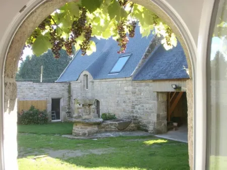 Country Cottage / Gite - Bieuzy les Eaux Отели в г. Плюмелио-Бьёзи